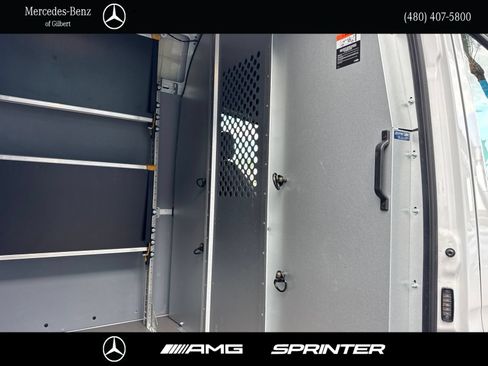 Used 2022 Mercedes-Benz Sprinter 2500 image 11