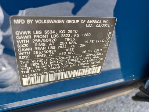 Used 2025 Volkswagen Atlas Cross Sport SE FWD image 28