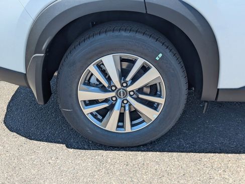 New 2025 Nissan Pathfinder SL image 9