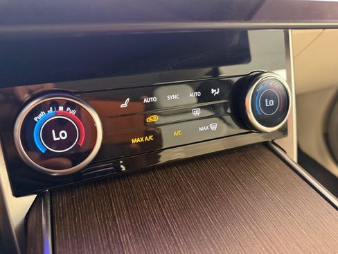 Used 2023 Land Rover Range Rover Long Wheelbase SE AWD/4WD image 36