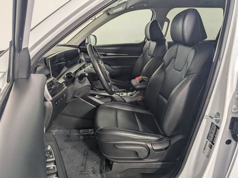 Used 2024 Kia Telluride LX FWD image 11