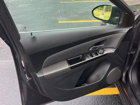 Used 2014 Chevrolet Cruze LT FWD image 12
