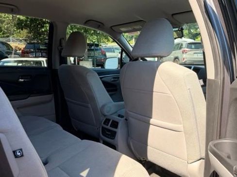 Used 2018 Honda Pilot EX image 4