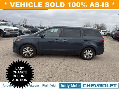 Used 2017 Kia Sedona LX w/ LX Essentials Premium Package image 2