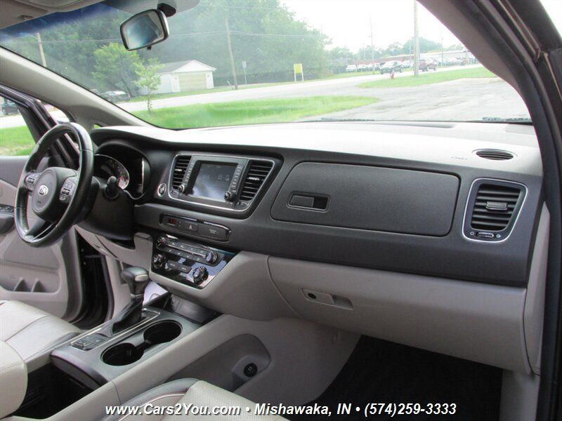 Used 2017 Kia Sedona LX w/ LX Essentials Premium Package FWD image 23