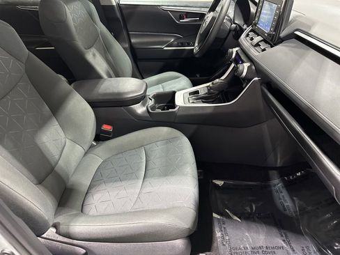 Used 2022 Toyota RAV4 XLE AWD/4WD image 17
