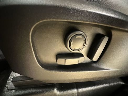 Used 2021 Land Rover Defender 110 X-Dynamic SE AWD/4WD image 15