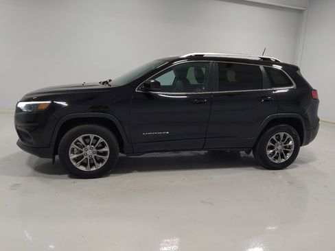 Used 2020 Jeep Cherokee Latitude Plus w/ Cold Weather Group AWD/4WD image 2