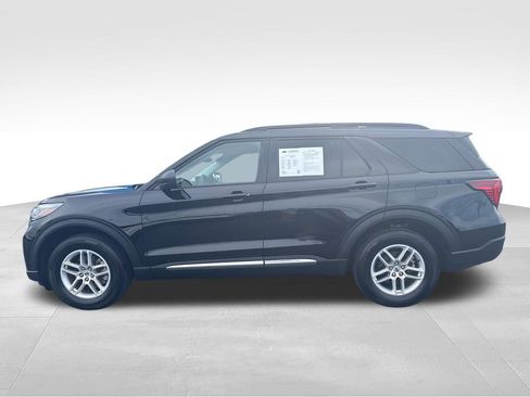 Used 2025 Ford Explorer Active AWD/4WD image 2