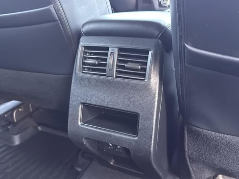 Used 2024 Mitsubishi Outlander SE image 28