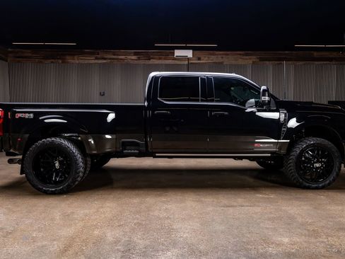 Used 2024 Ford F350 King Ranch w/ FX4 Off-Road Package image 10