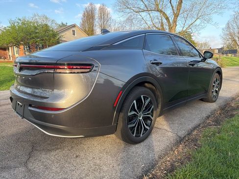 Used 2023 Toyota Crown Limited image 5