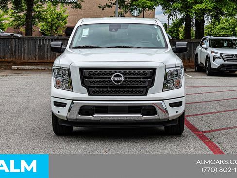 Used 2024 Nissan Titan SV w/ SV Convenience Package RWD image 12