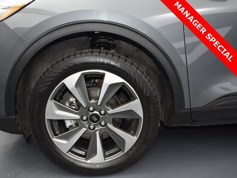 Used 2023 Ford Escape Platinum image 5