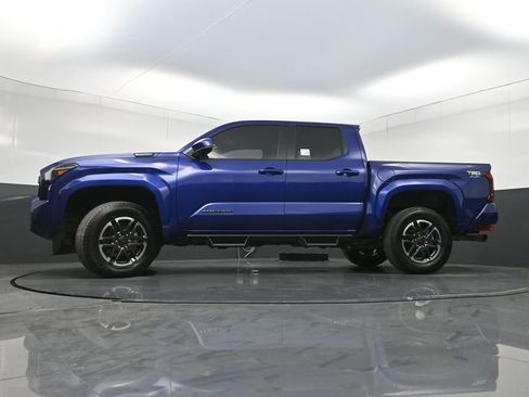 Used 2025 Toyota Tacoma TRD Sport AWD/4WD image 27