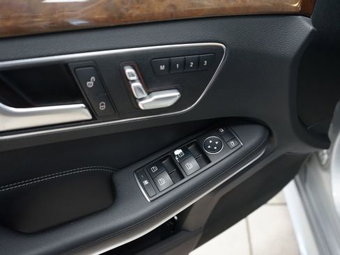 Used 2014 Mercedes-Benz E 350 4MATIC Sedan image 25