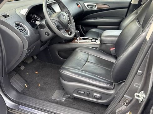 Used 2018 Nissan Pathfinder Platinum image 19