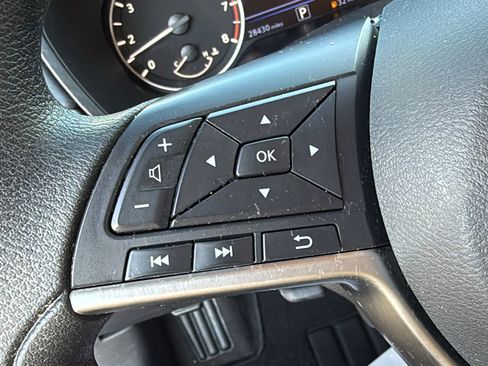 Certified 2022 Nissan Altima 2.5 SV image 10