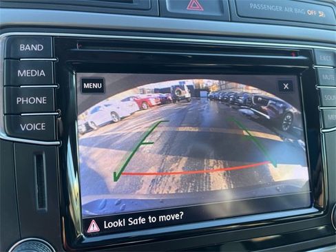 Used 2017 Volkswagen Tiguan S image 17