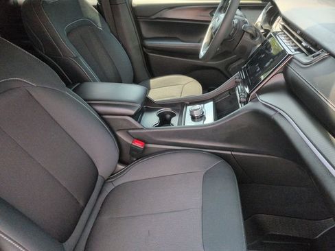 Used 2025 Jeep Grand Cherokee Laredo X w/ Luxury Tech Group I AWD/4WD image 33
