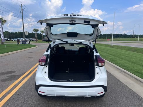 Used 2025 Nissan Kicks Play S FWD image 4