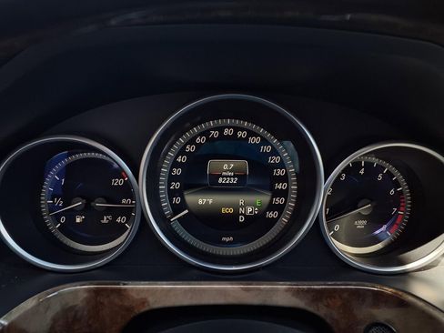 Used 2014 Mercedes-Benz E 350 4MATIC Sedan image 11