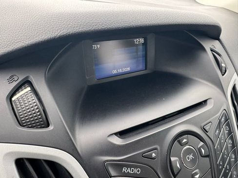 Used 2014 Ford Focus SE w/ SE Winter Package FWD image 2