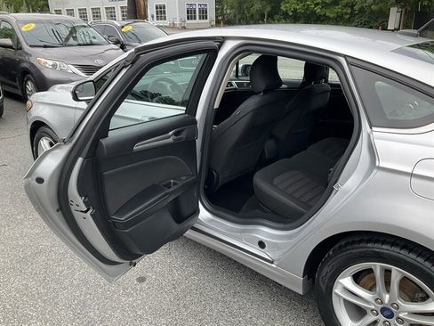 Used 2018 Ford Fusion SE FWD image 14