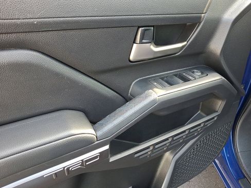 Used 2025 Toyota Tacoma TRD Off-Road image 12