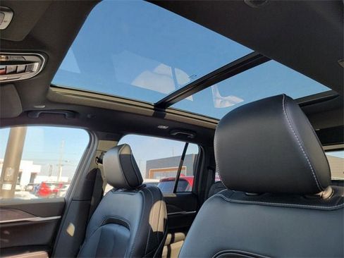 New 2025 Jeep Grand Cherokee Limited image 4