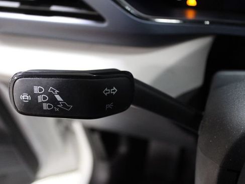 Used 2022 Volkswagen Taos SE w/ Panoramic Sunroof Package FWD image 38