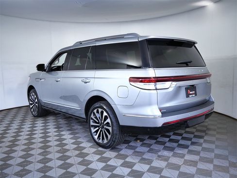 Used 2022 Lincoln Navigator Reserve image 6