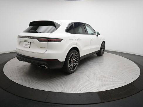 Certified 2019 Porsche Cayenne E-Hybrid image 3