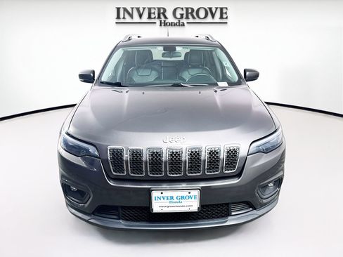 Used 2019 Jeep Cherokee Latitude Plus w/ Cold Weather Group AWD/4WD image 2