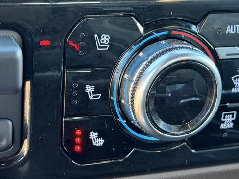 Used 2023 GMC Sierra 1500 SLT w/ SLT Premium Plus Package image 29