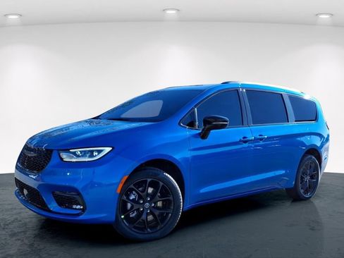New 2026 Chrysler Pacifica Select w/ S Appearance Package AWD/4WD image 2