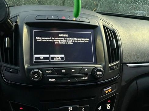 Used 2017 Buick Regal Premium image 4