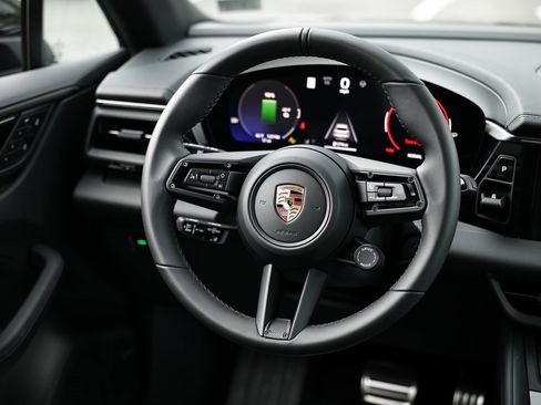 New 2025 Porsche Macan 4S Electric image 18