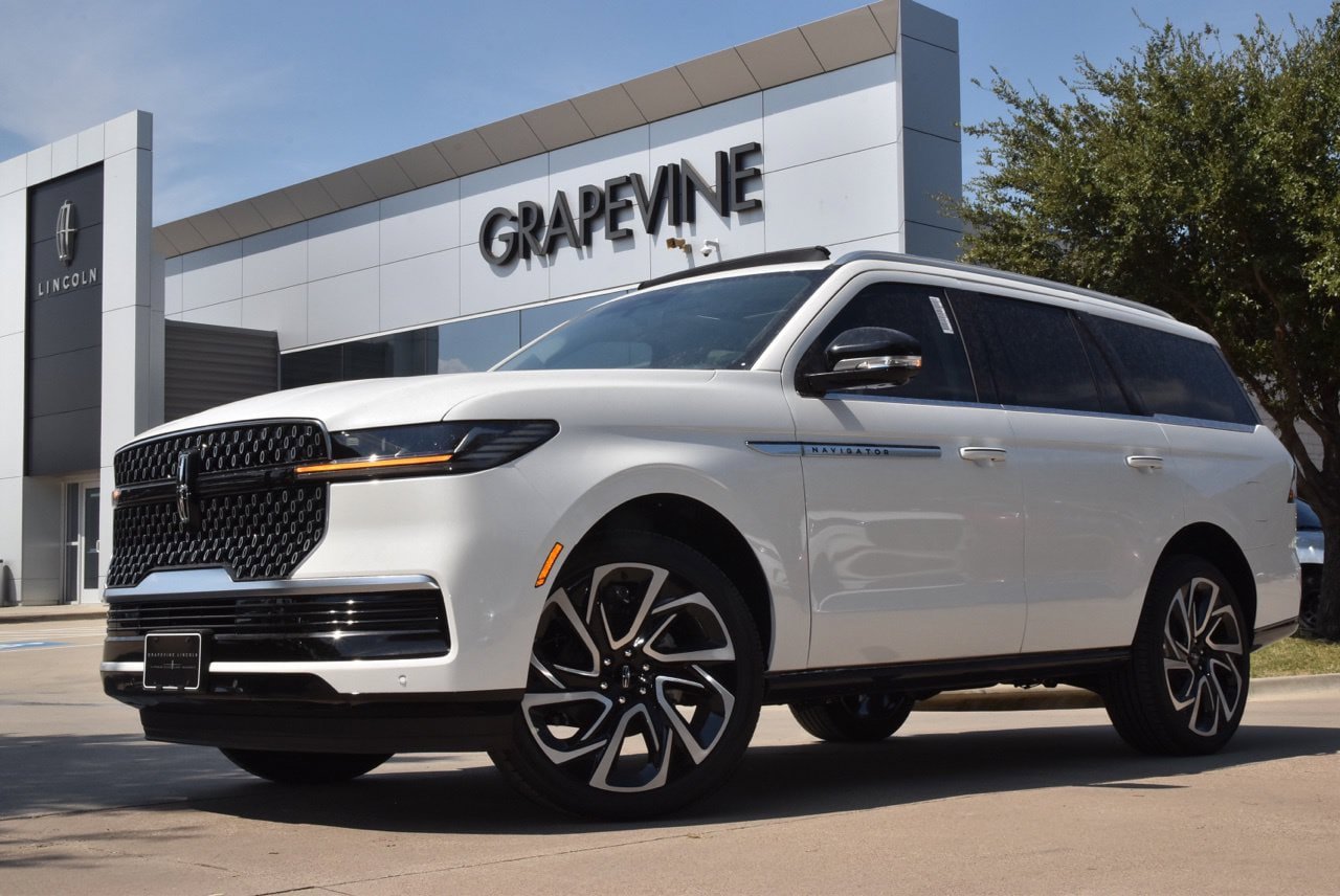 New 2027 Lincoln Navigator Reserve AWD/4WD image 1