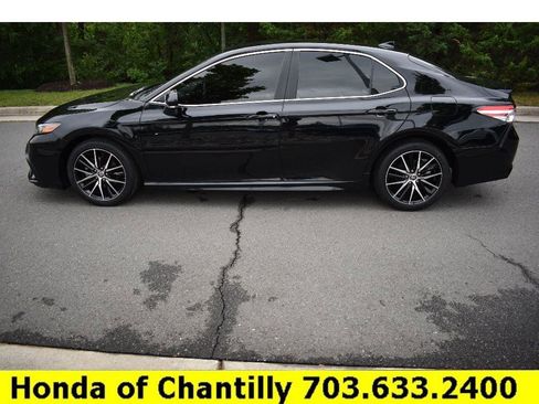 Used 2023 Toyota Camry SE FWD image 4