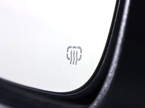 Used 2022 Chrysler Voyager LX image 26