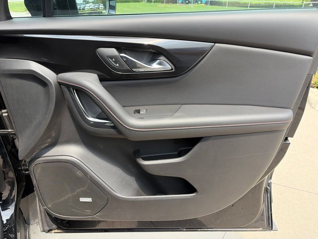 Used 2025 Chevrolet Blazer RS FWD image 27
