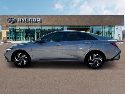 New 2025 Hyundai Elantra SEL image 3