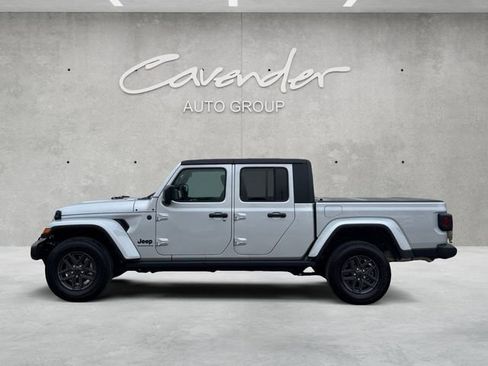 Used 2024 Jeep Gladiator Sport image 13