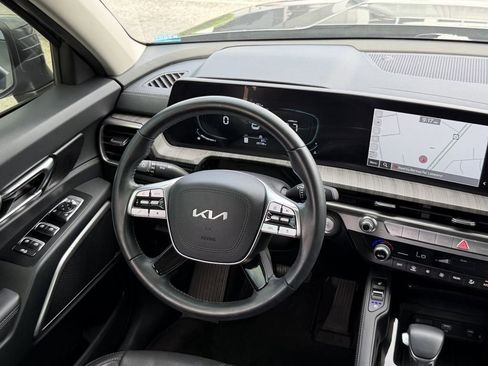 Used 2024 Kia Telluride EX w/ EX Captain's Chair Package FWD image 15