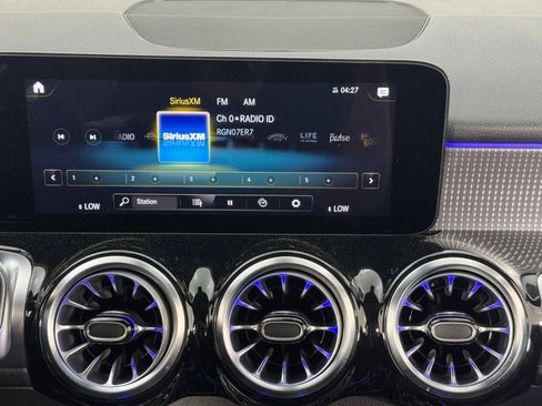 Used 2022 Mercedes-Benz GLB 250 w/ Premium Package Lite image 23