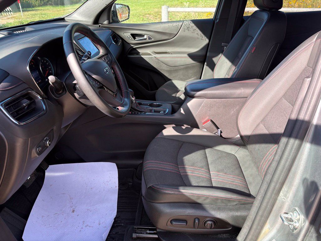 Used 2024 Chevrolet Equinox RS FWD image 16