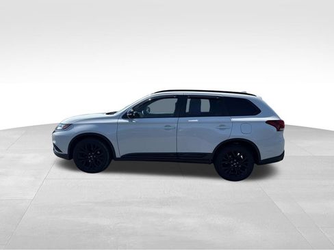 Used 2019 Mitsubishi Outlander AWD image 3