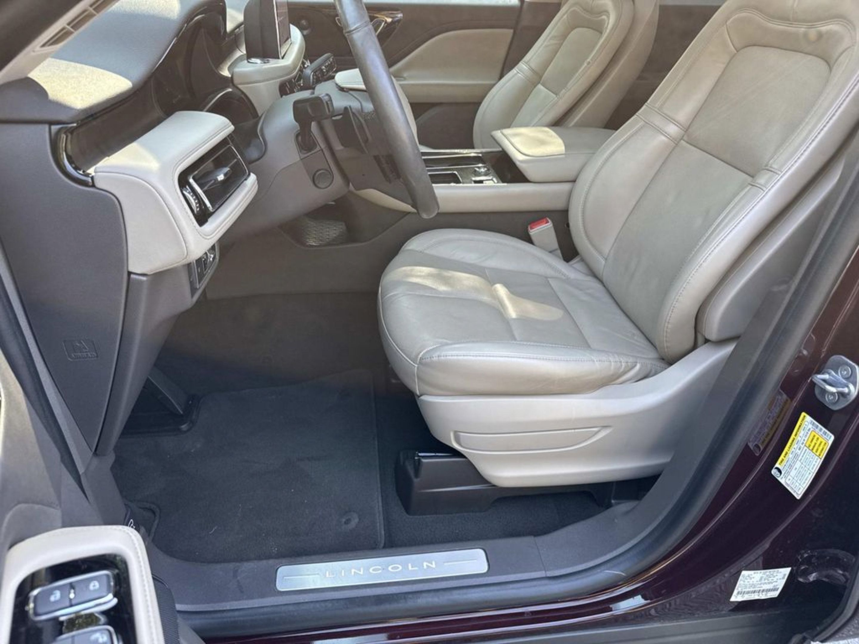 Used 2021 Lincoln Aviator Reserve w/ Elements Package Plus AWD/4WD image 21