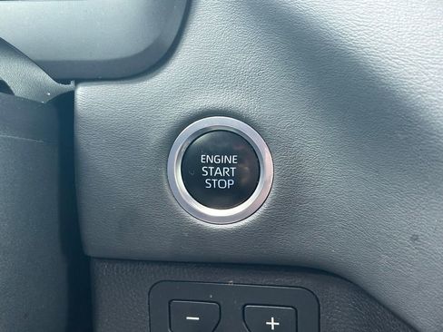 Used 2024 Toyota Tundra Platinum AWD/4WD image 32